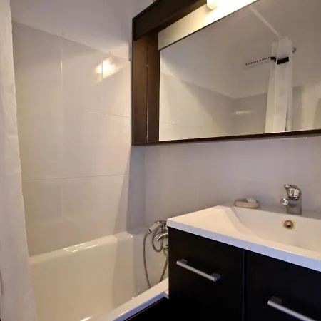 Apartment 21m² Avec Parking Prive, 10eme Etage Charmousse - Fr-1-340-233